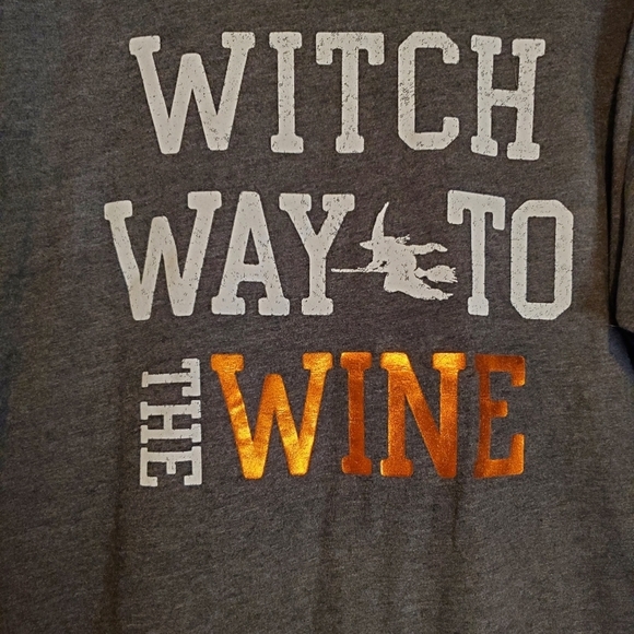 Modern Lux Women's Halloween/Wine Influenced T-shirt 🍷 - Picture 8 of 9